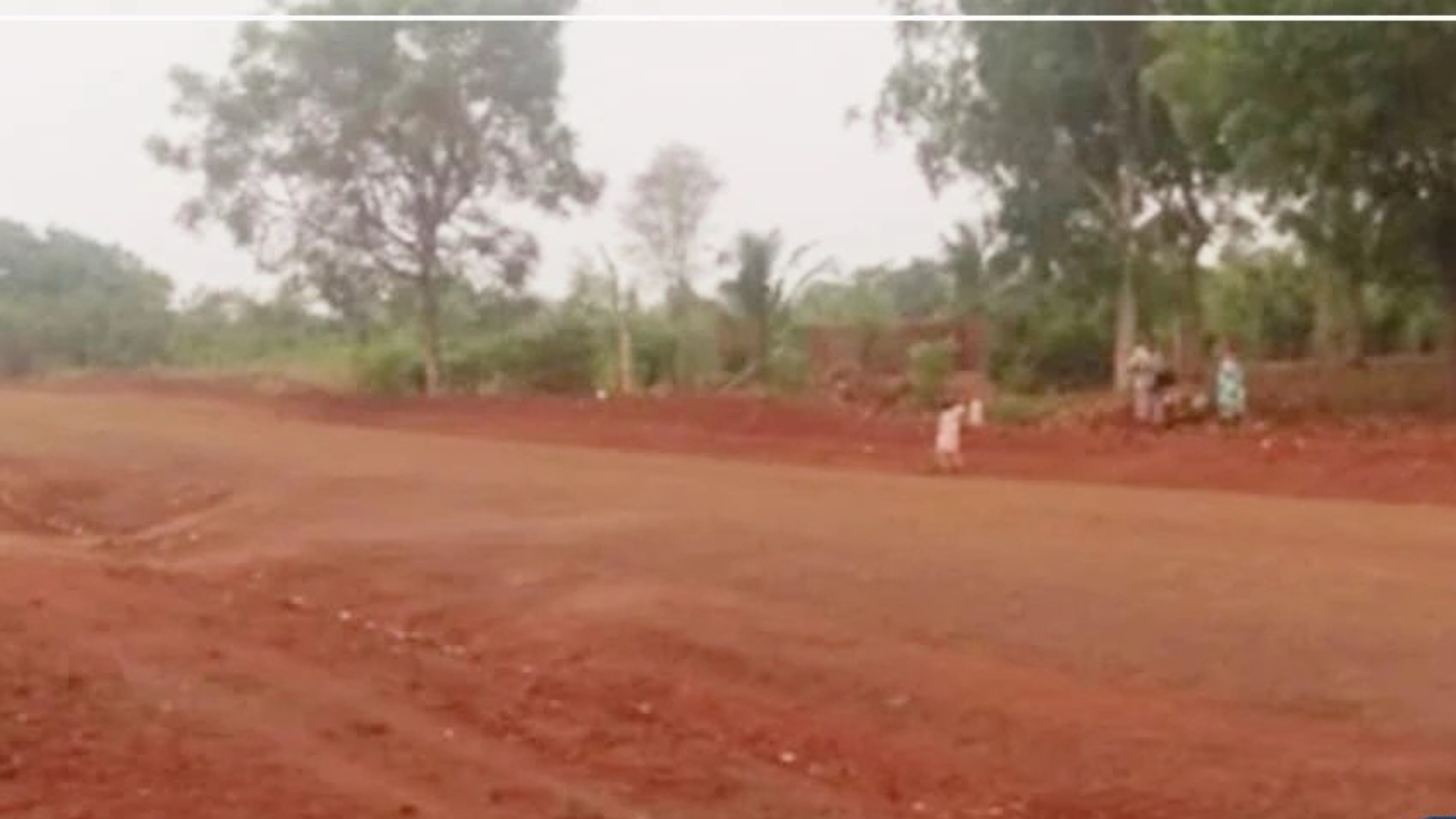 Colère à Tivaouane : les habitants de Dabakh 2 bloquent la VCO pour dénoncer la poussière des camions Colère à Tivaouane : les habitants de Dabakh 2 bloquent la VCO pour dénoncer la poussière des camions