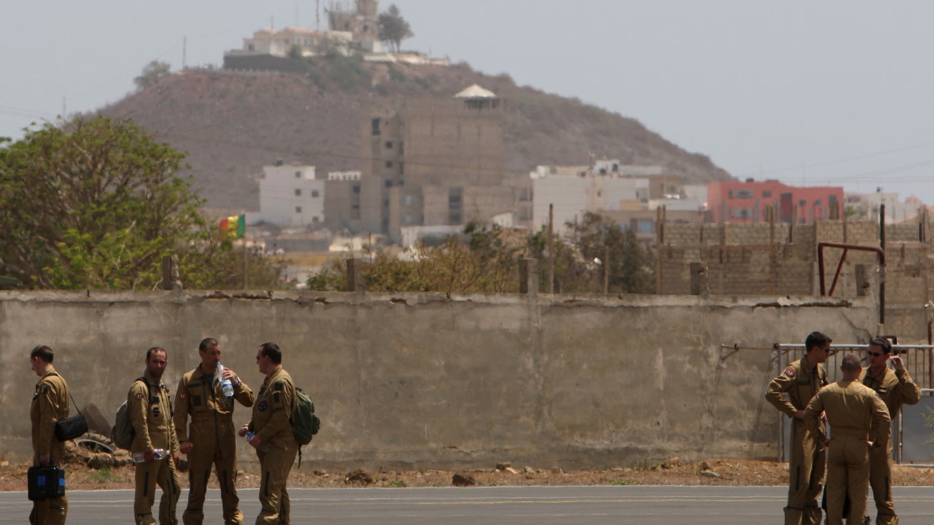 Fin de la présence militaire française au Sénégal : restitution officielle des dernières bases Fin de la présence militaire française au Sénégal : restitution officielle des dernières bases