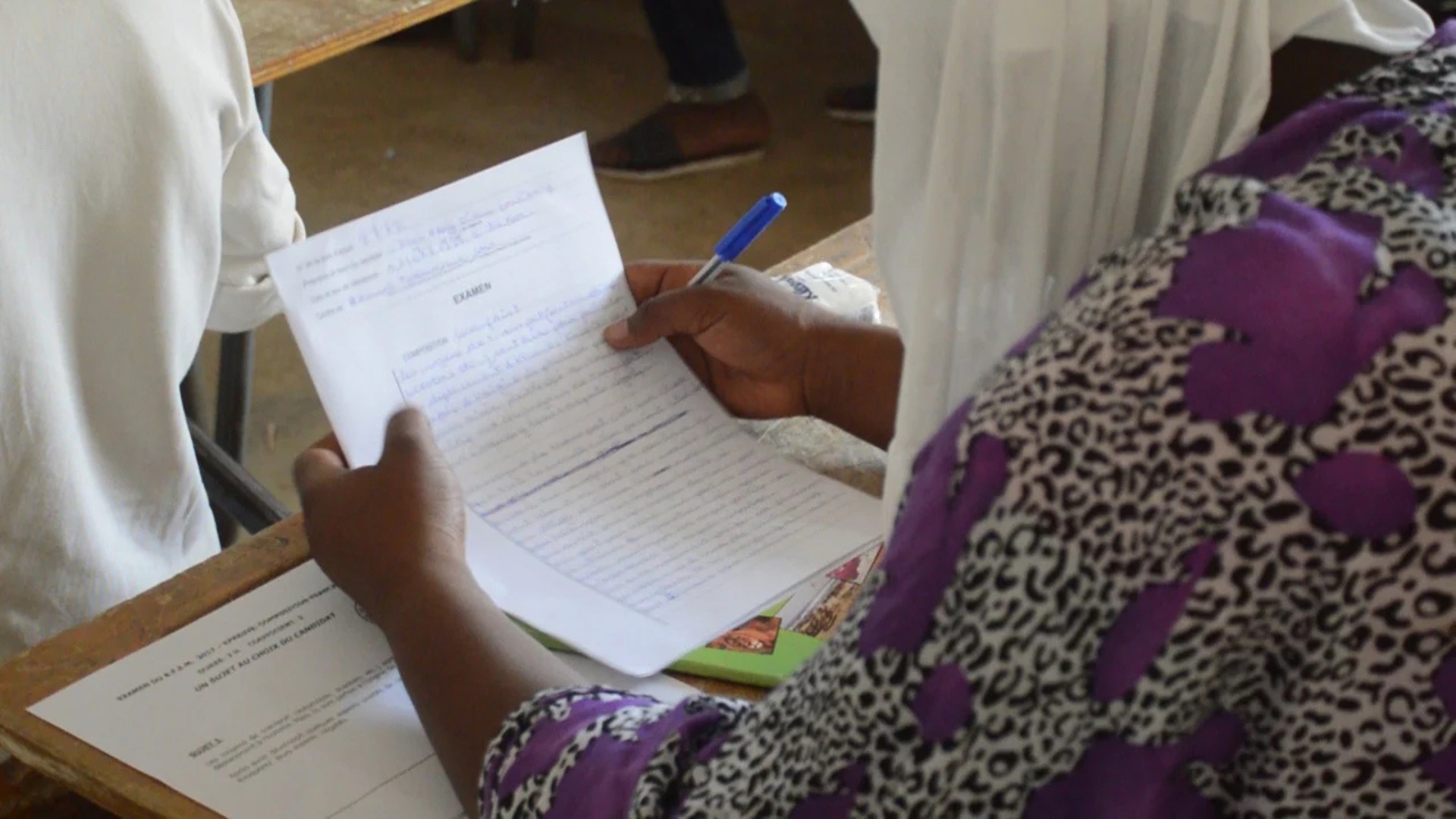 Scandale au BFEM à Louga : un réseau de triche démantelé dans un centre d'examen Scandale au BFEM à Louga : un réseau de triche démantelé dans un centre d'examen