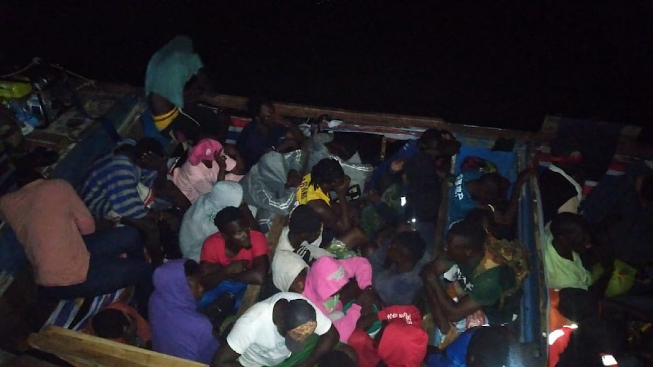 Large de Saint-Louis : 239 migrants interceptés par la marine sénégalaise Large de Saint-Louis : 239 migrants interceptés par la marine sénégalaise
