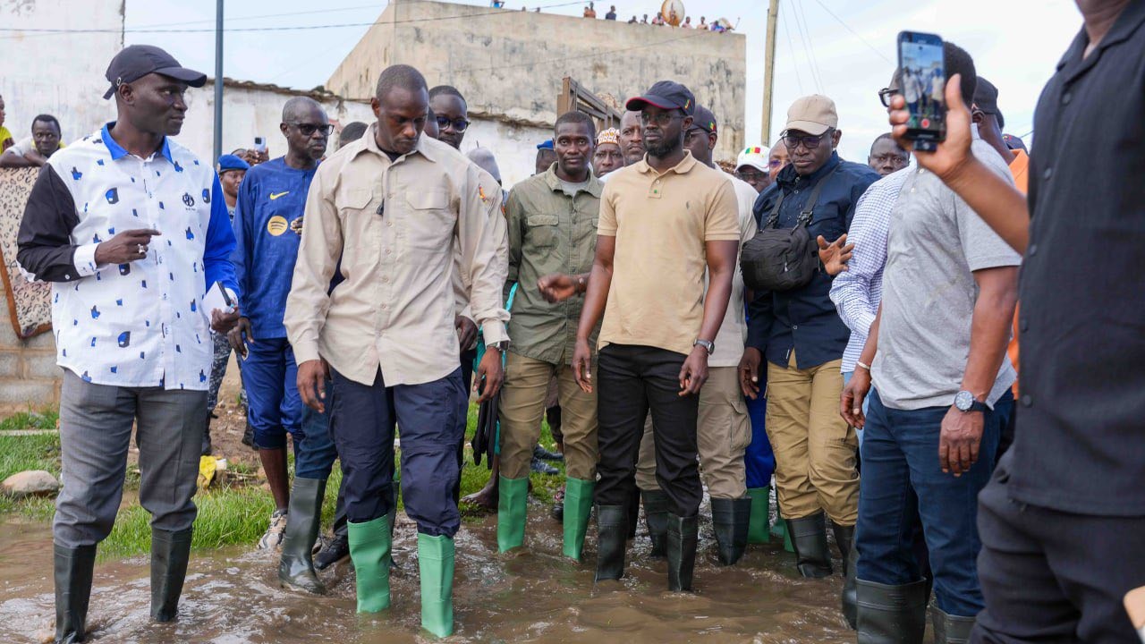 Inondations à Thiaroye-sur-Mer : le président Diomaye Faye promet des mesures urgentes Inondations à Thiaroye-sur-Mer : le président Diomaye Faye promet des mesures urgentes