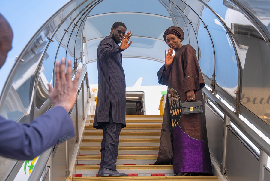 Le président Bassirou Diomaye Faye en route pour Paris après sa visite officielle au Japon