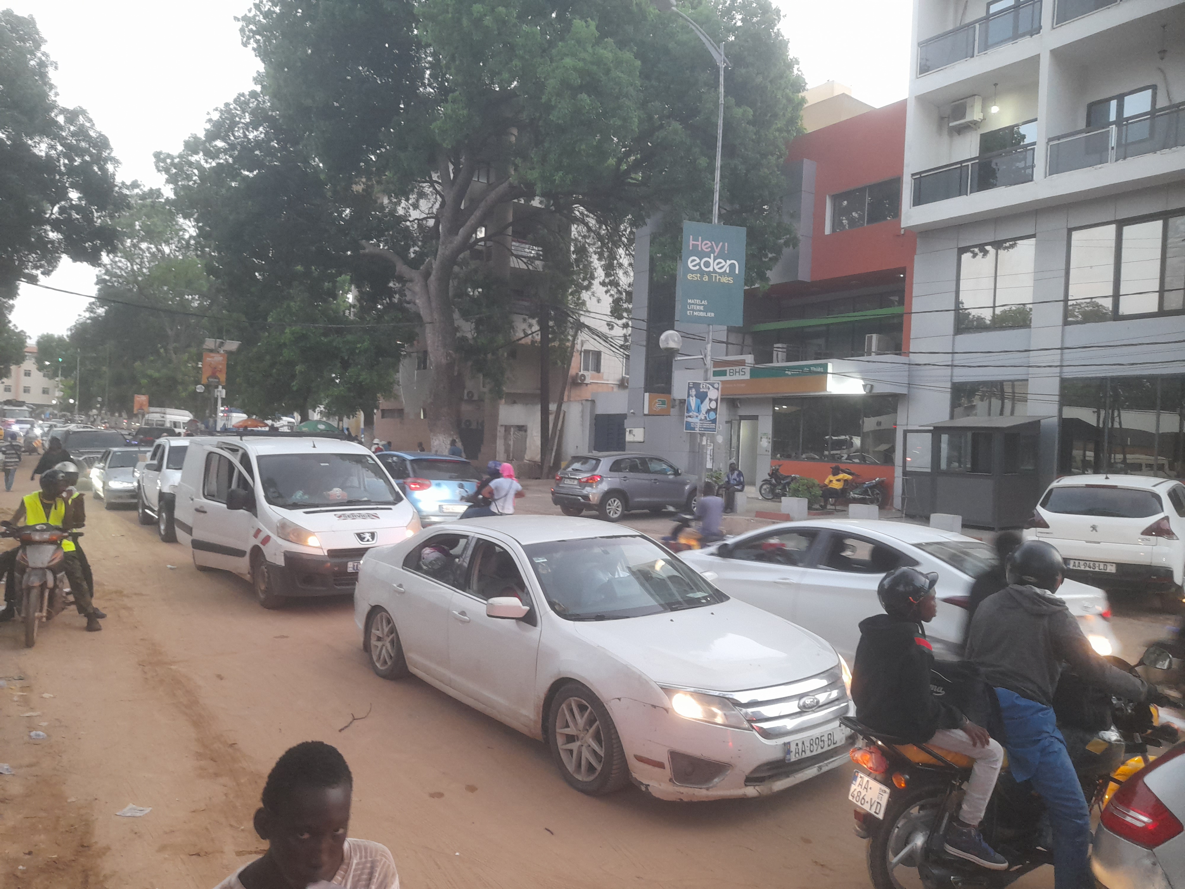 Tivaouane : forte affluence et embouteillages sur la route du Burd Tivaouane : forte affluence et embouteillages sur la route du Burd
