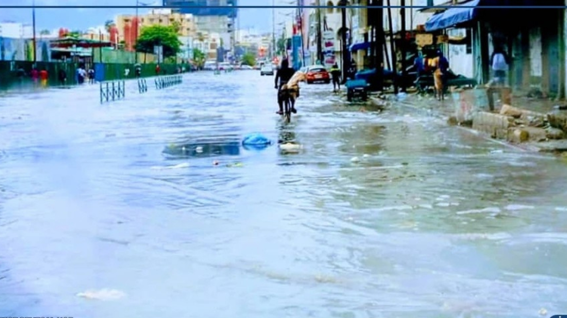 🌧️ Dakar : de fortes pluies paralysent la circulation au centre-ville