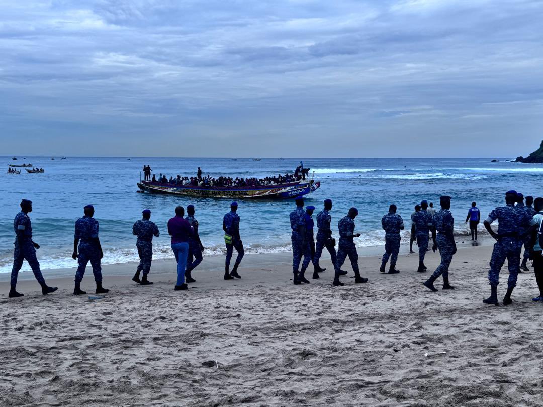 Ouakam : une pirogue de migrants abandonnée en mer accoste sur la plage