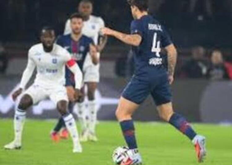 PSG - Auxerre : Paris s'impose et rend hommage au Ballon d'or de Dembélé... Revivez le match avec nous