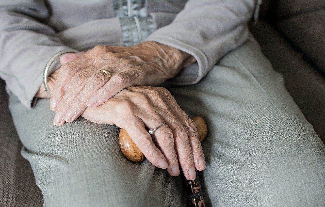 Bas-Rhin : Déclarée morte par erreur, Aline, 77 ans, est privée de retraite et de carte Vitale
