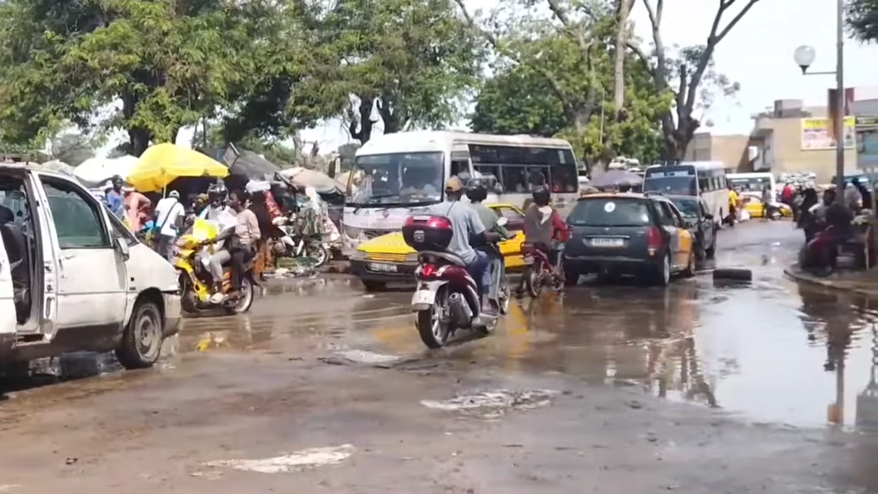 Rond-point de Diakhao à Thiès : désordre et insécurité menacent élèves et riverains