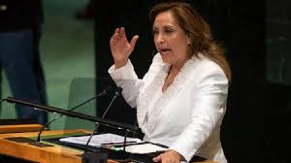 Pérou: la présidente Dina Boluarte destituée par le Parlement