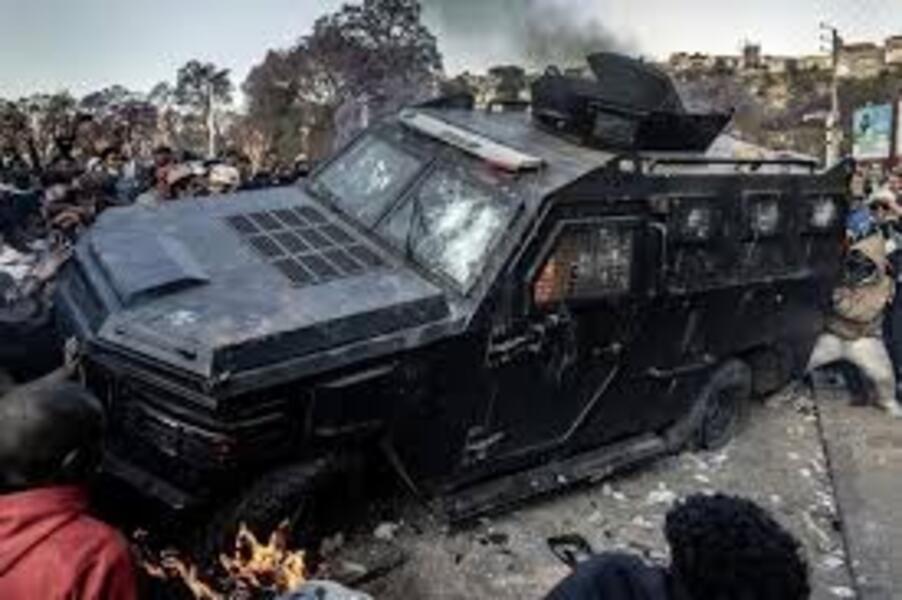 Madagascar : « Tentative de prise du pouvoir illégale et par la force », deux morts, vols annulés…