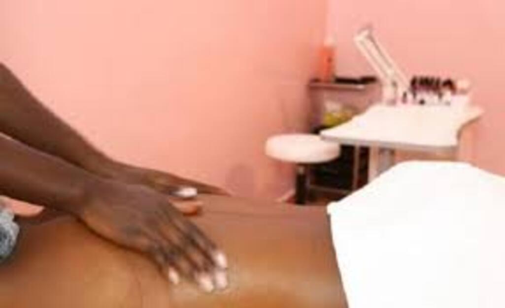 Massage « body body » à Sacré-Cœur 3 : comment la police a démantelé un réseau de prostitution déguisé