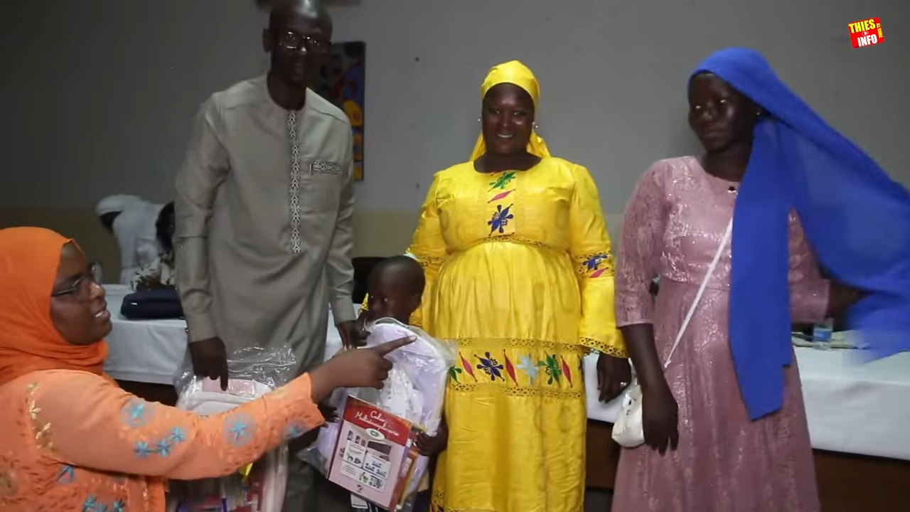 Au tribunal de Thiès, l’AEMO soutient les enfants avec des fournitures scolaires et des conseils parentaux Au tribunal de Thiès, l’AEMO soutient les enfants avec des fournitures scolaires et des conseils parentaux