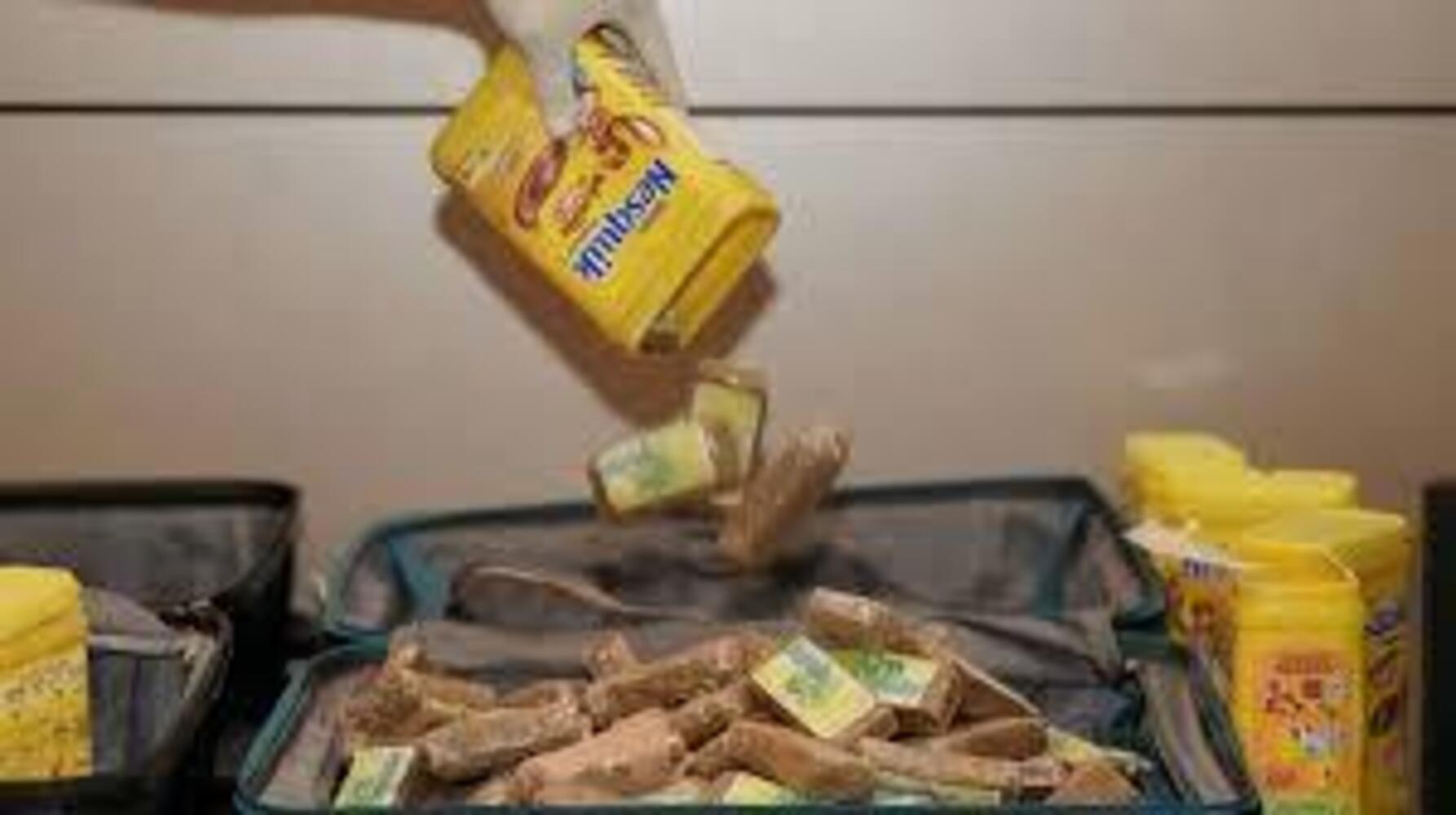 AIBD : la brigade du tourisme des douanes intercepte 11,8 kg de haschich dissimulés dans des pots de Nesquik