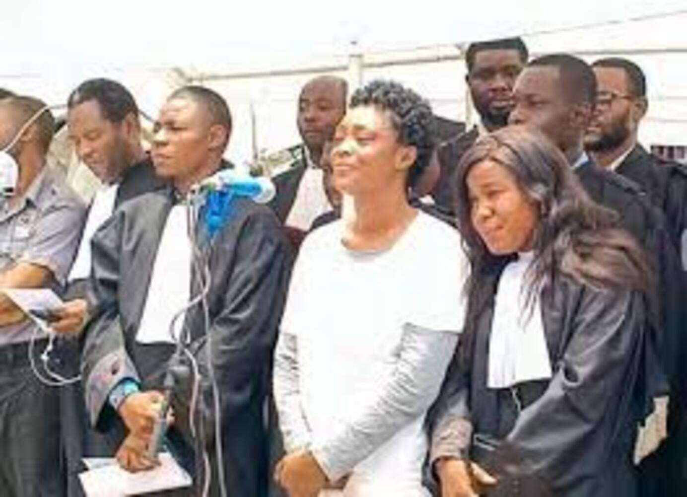 Huit militaires jugés pour avoir humilié une citoyenne allemande à Kinshasa Huit militaires jugés pour avoir humilié une citoyenne allemande à Kinshasa