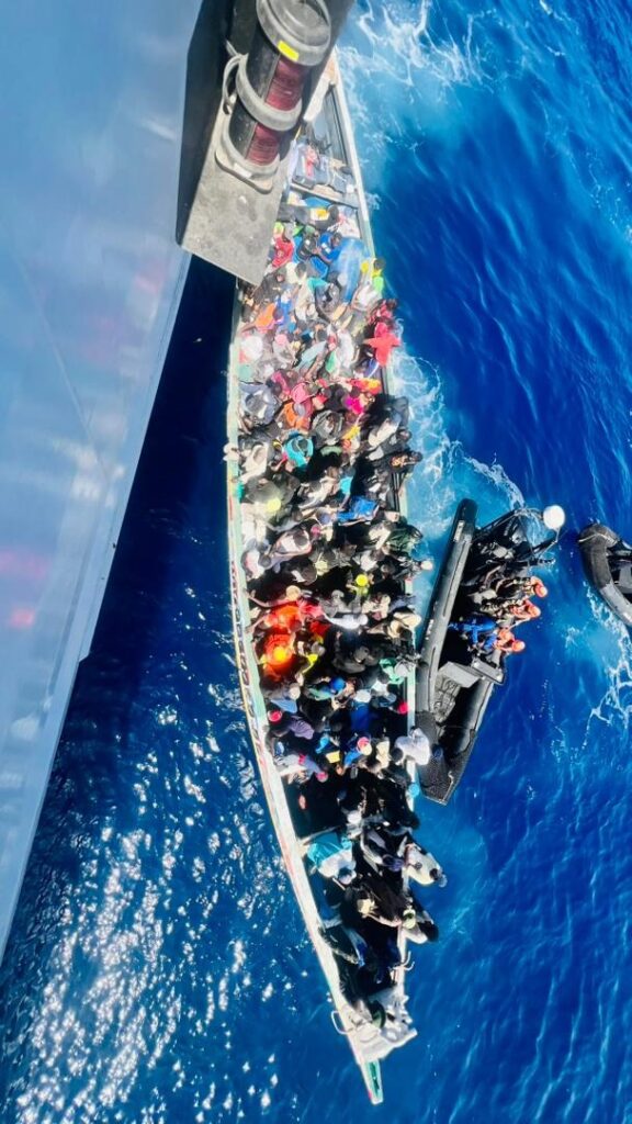 Sauvetage de 138 migrants au large de Mbour par la Marine nationale sénégalaise Sauvetage de 138 migrants au large de Mbour par la Marine nationale sénégalaise
