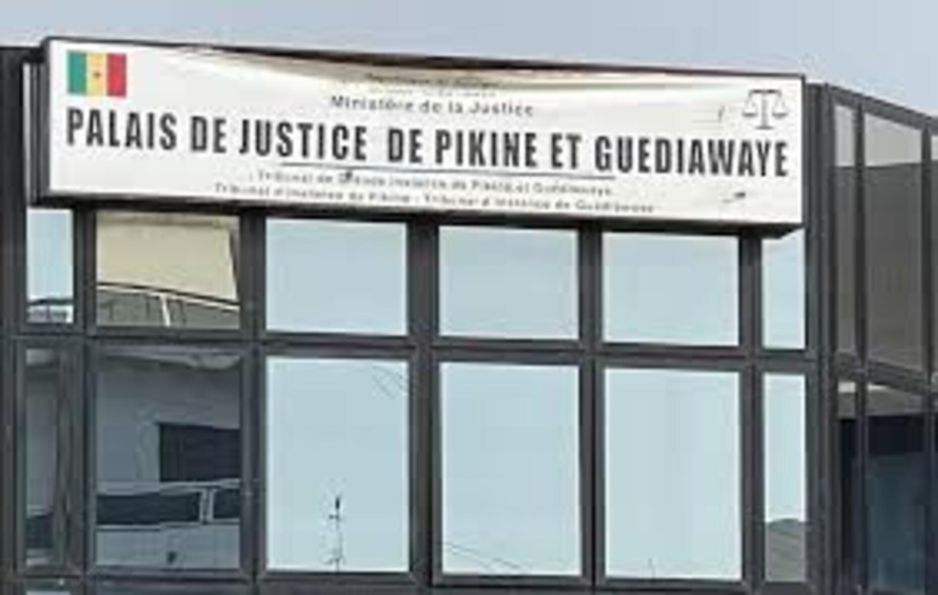 Pikine-Guédiawaye : un réparateur de téléphones vole 39 cartons d’écrans d’une valeur de 42 millions FCFA Pikine-Guédiawaye : un réparateur de téléphones vole 39 cartons d’écrans d’une valeur de 42 millions FCFA