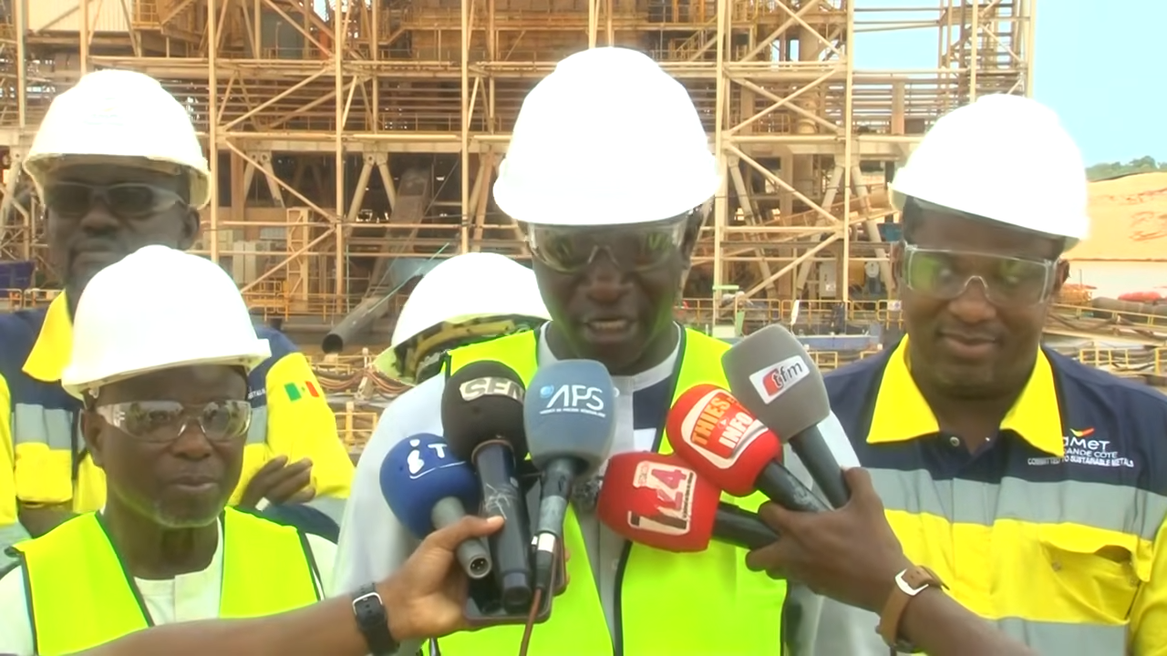 La GCO (Grande Côte Opérations) ouvre ses portes au Dr Babacar Diop, Maire de la Ville de Thiès, et à son Conseil Municipal