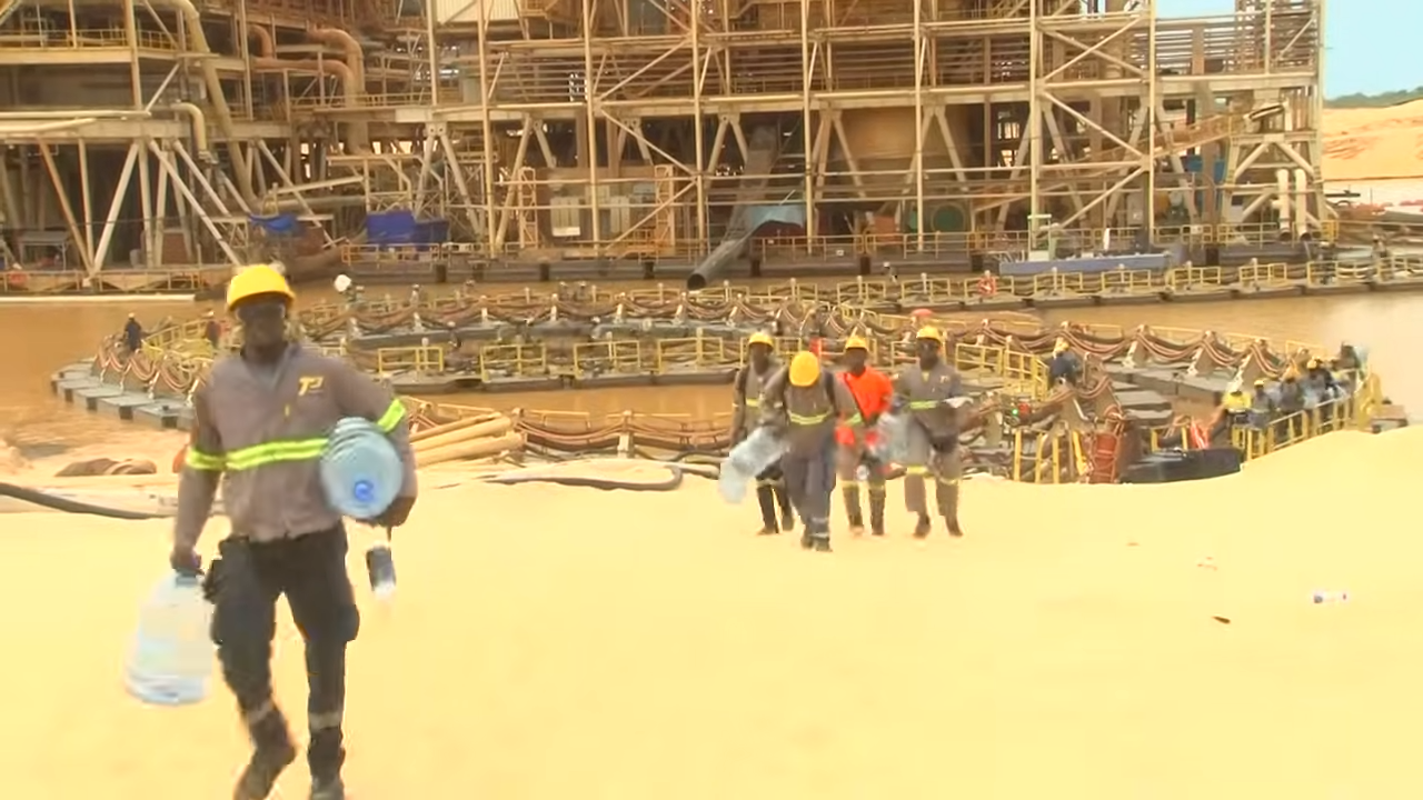 La GCO (Grande Côte Opérations) ouvre ses portes au Dr Babacar Diop, Maire de la Ville de Thiès, et à son Conseil Municipal