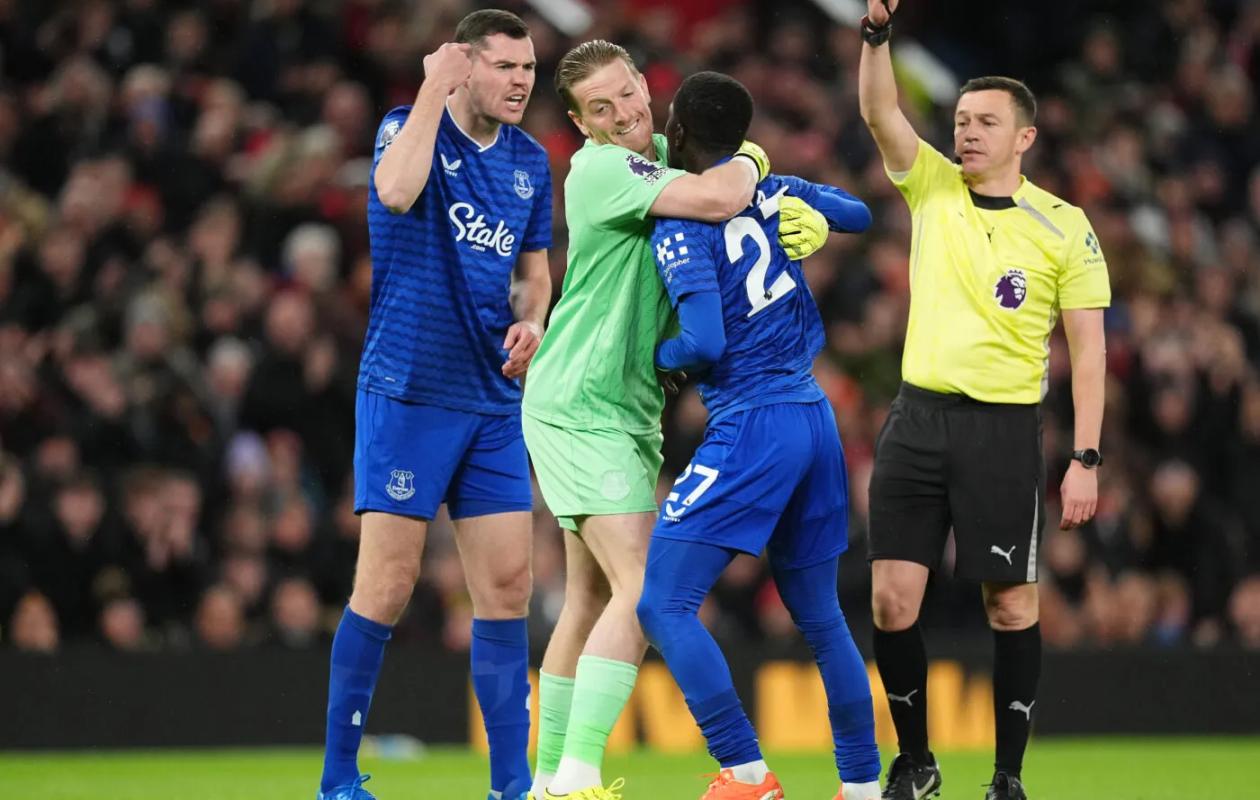 Everton : Idrissa Gana Gueye présente ses excuses après son exclusion face à Manchester United