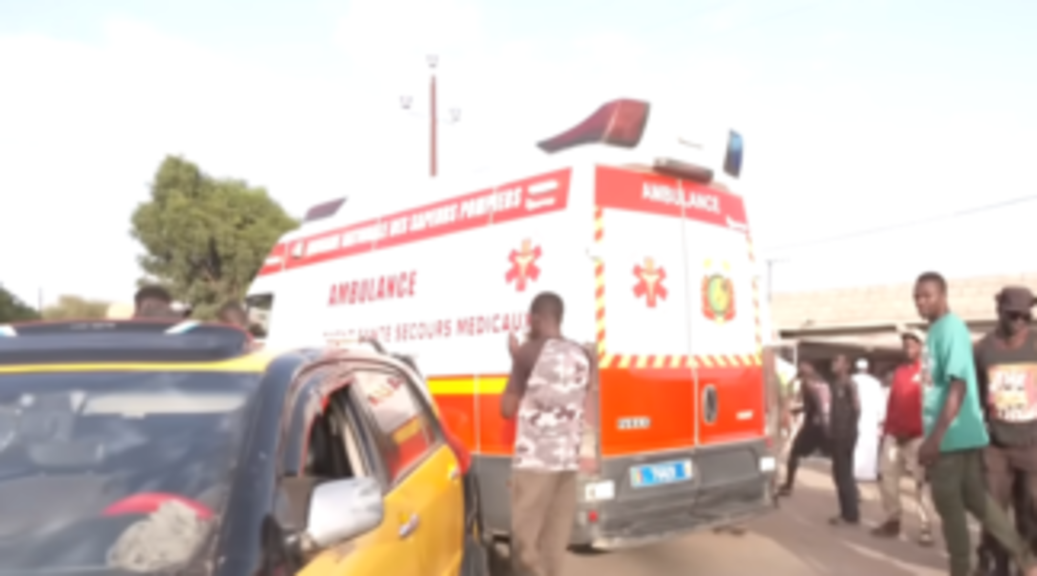 Accident grave à Thiès : un scooter heurté par un taxi, la population réclame des dos d’âne