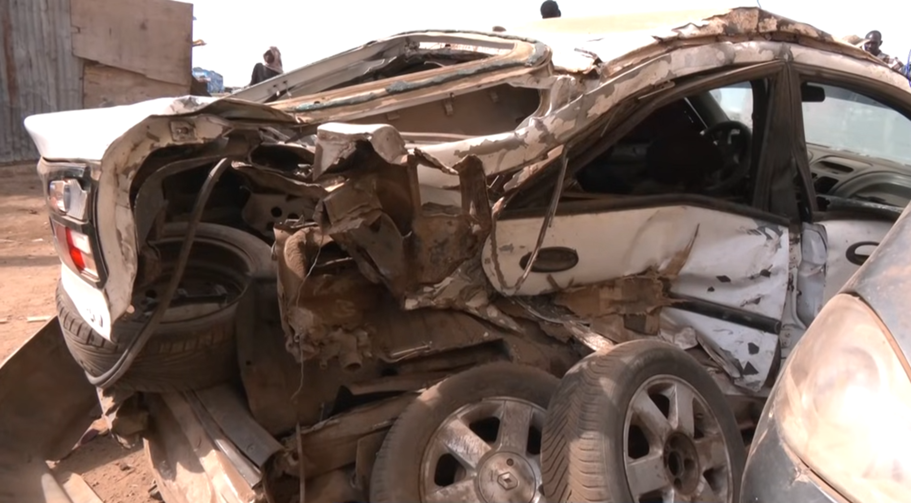 Thiès : un conducteur de 4x4 ivre percute quatre véhicules au rond-point Keur Massamba Guèye