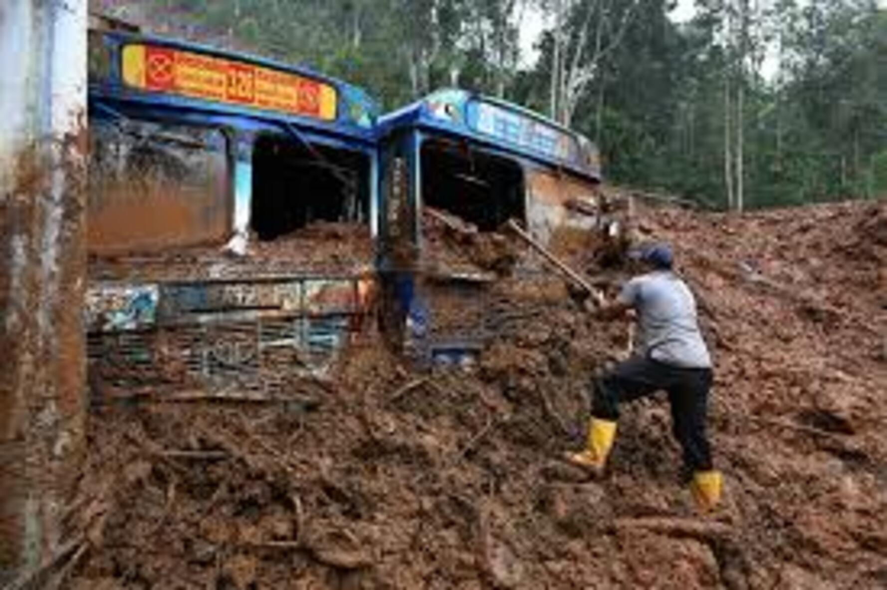 Indonésie : plus de 1 000 morts après de violentes inondations et glissements de terrain à Sumatra et Aceh