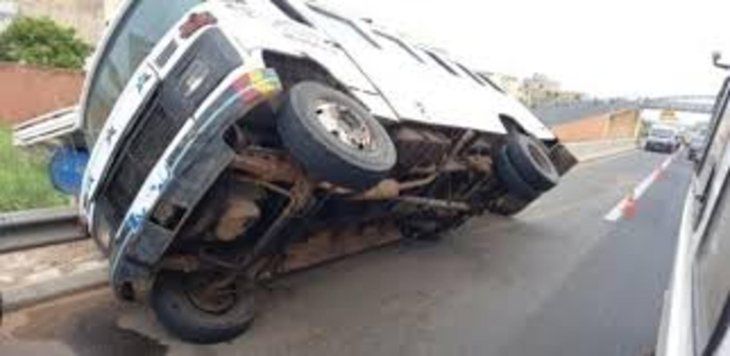 Dakar : deux conducteurs interpellés après un accident sur l’autoroute Dakar : deux conducteurs interpellés après un accident sur l’autoroute