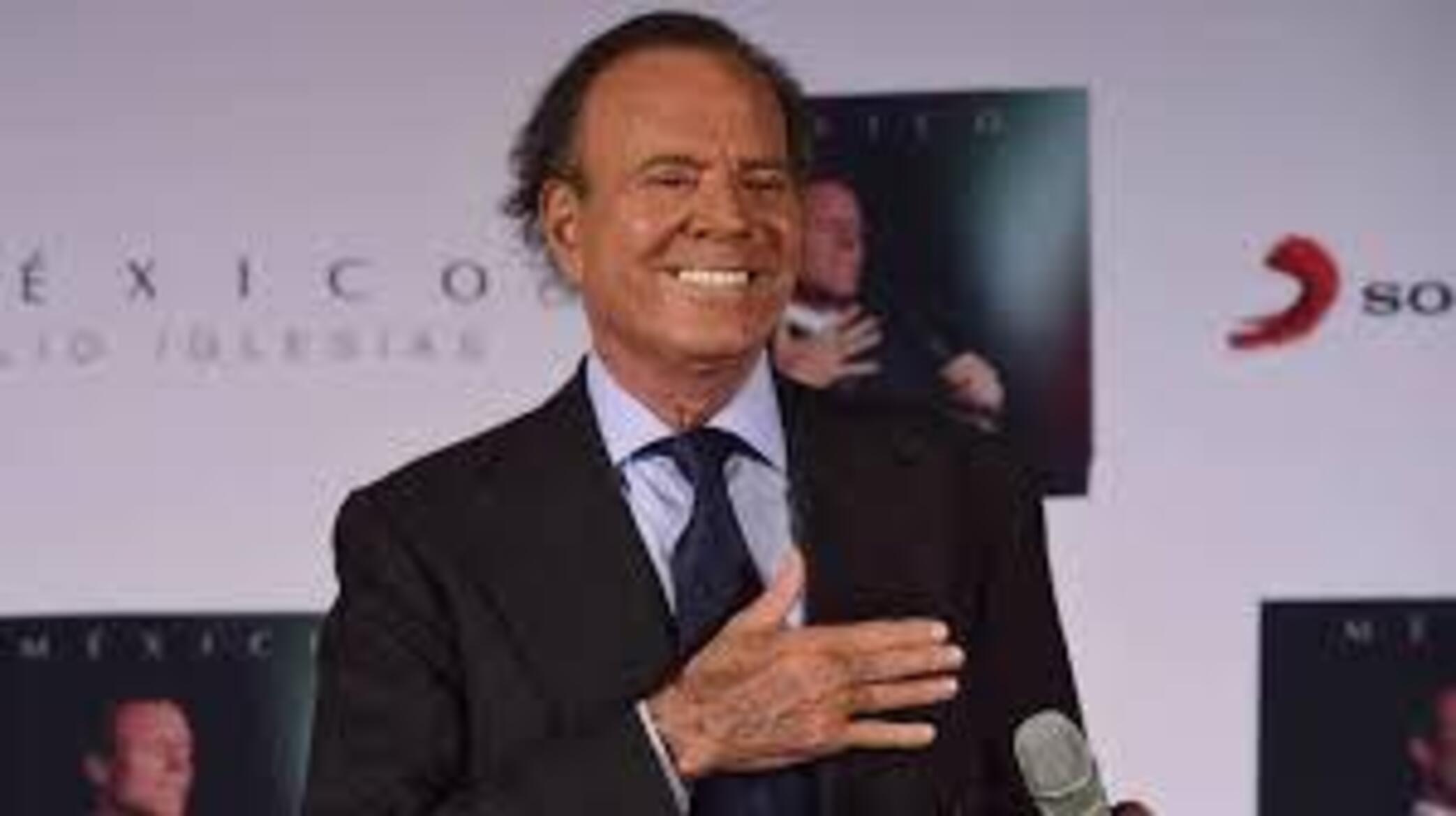 Julio Iglesias accusé d’agressions sexuelles : deux anciennes employées portent plainte