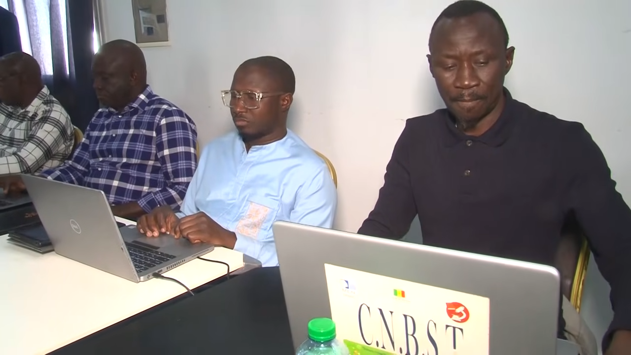 Atelier SOLUREM à Thiès : deux groupes pour tester l’efficacité du soutien scolaire numérique