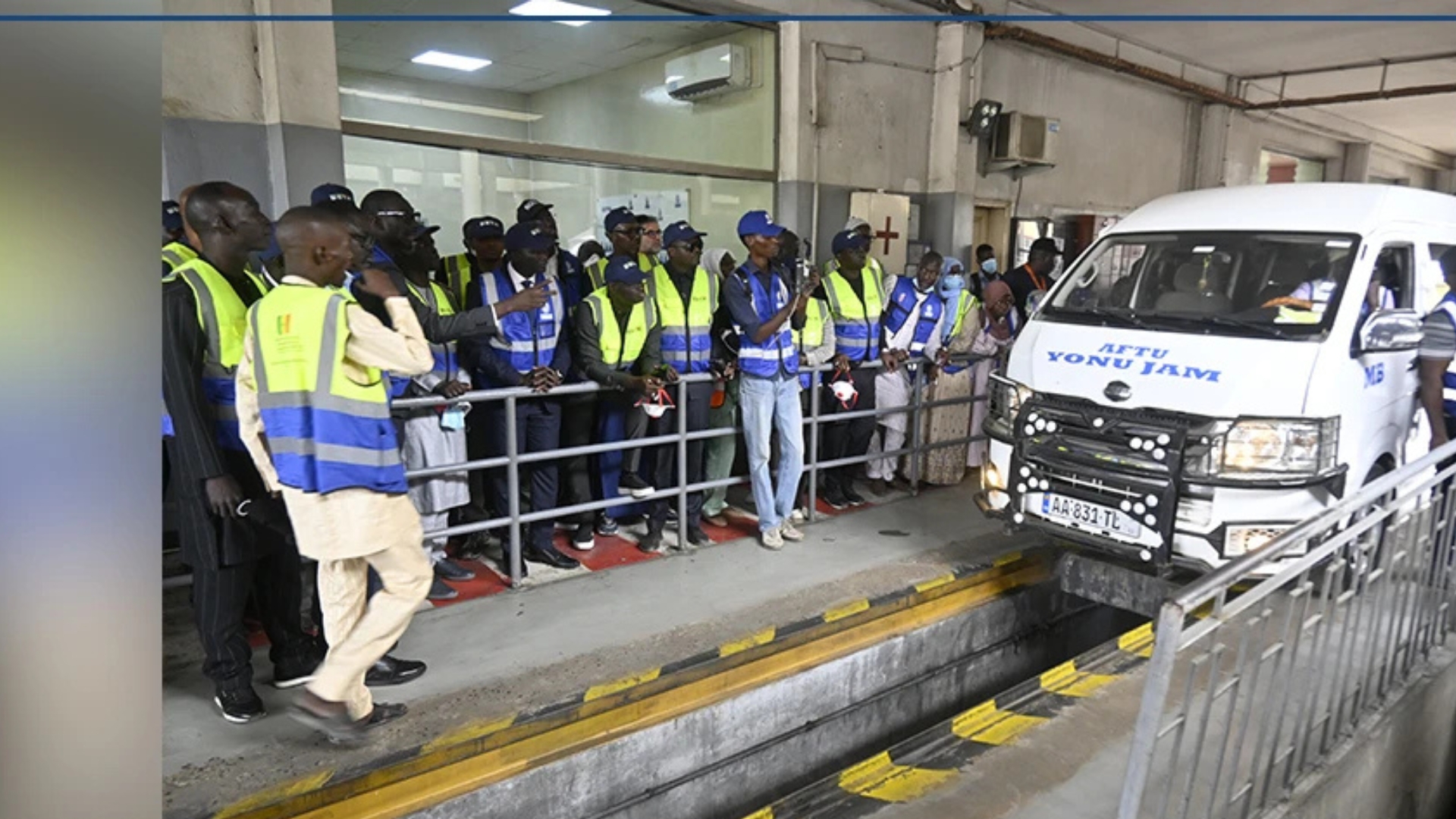 Accidents de la route : le gouvernement annonce des mesures de limitation de vitesse et un contrôle renforcé des minicars