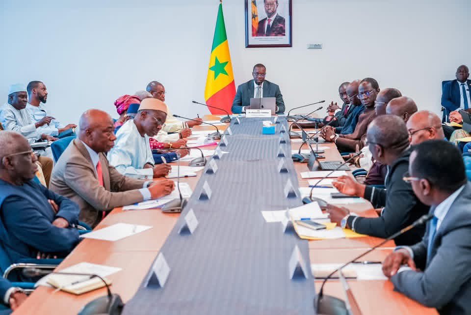 Dialogue social : 13 mesures adoptées pour renforcer la stabilité et la croissance Dialogue social : 13 mesures adoptées pour renforcer la stabilité et la croissance