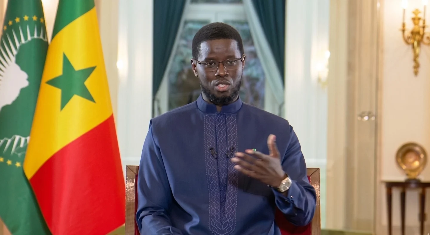 Sénégal : le président Diomaye Faye défend la gestion économique malgré la suspension du programme du FMI