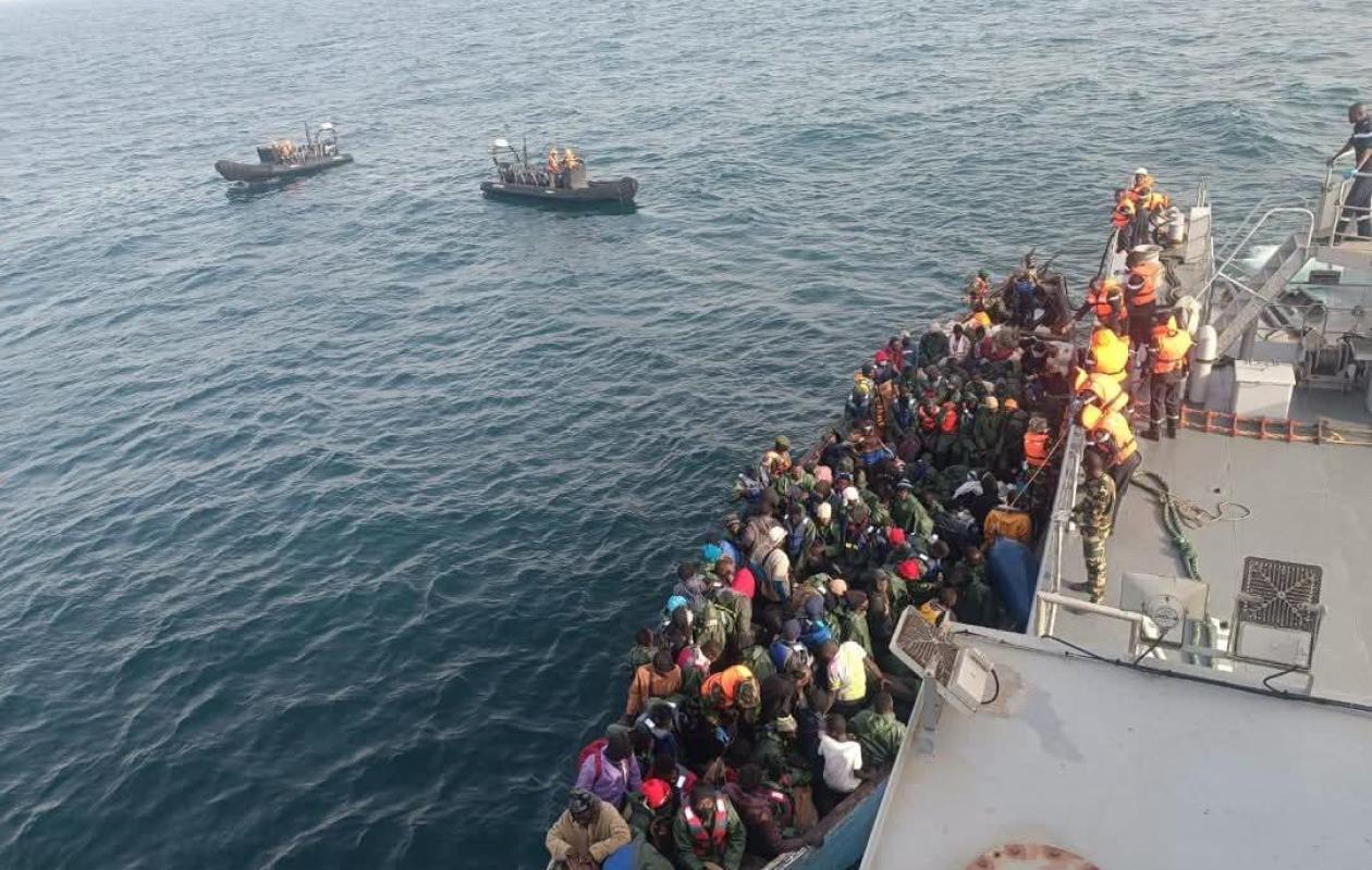 Large de Dakar : 153 migrants secourus par la Marine nationale