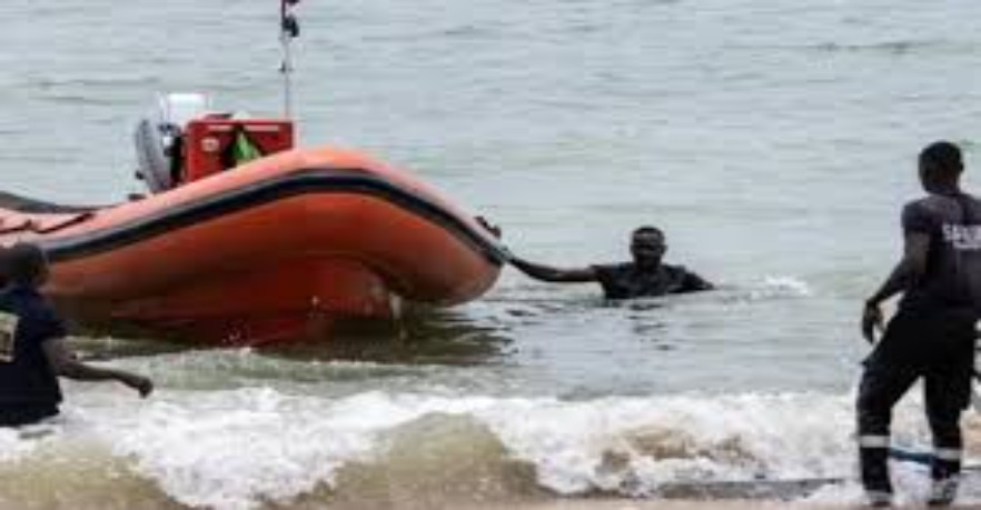 Tragédie à la plage de Mboro : un jeune homme emporté par les vagues