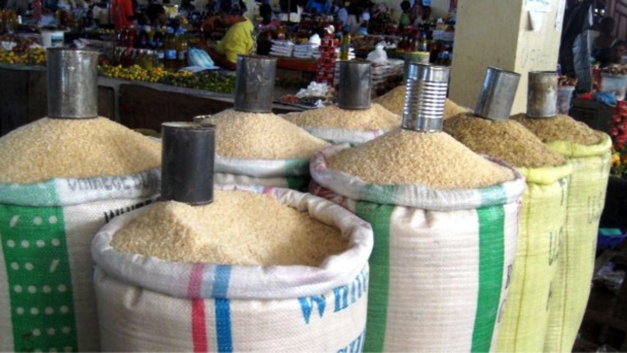 Le gouvernement signe un accord pour renforcer la commercialisation du riz local