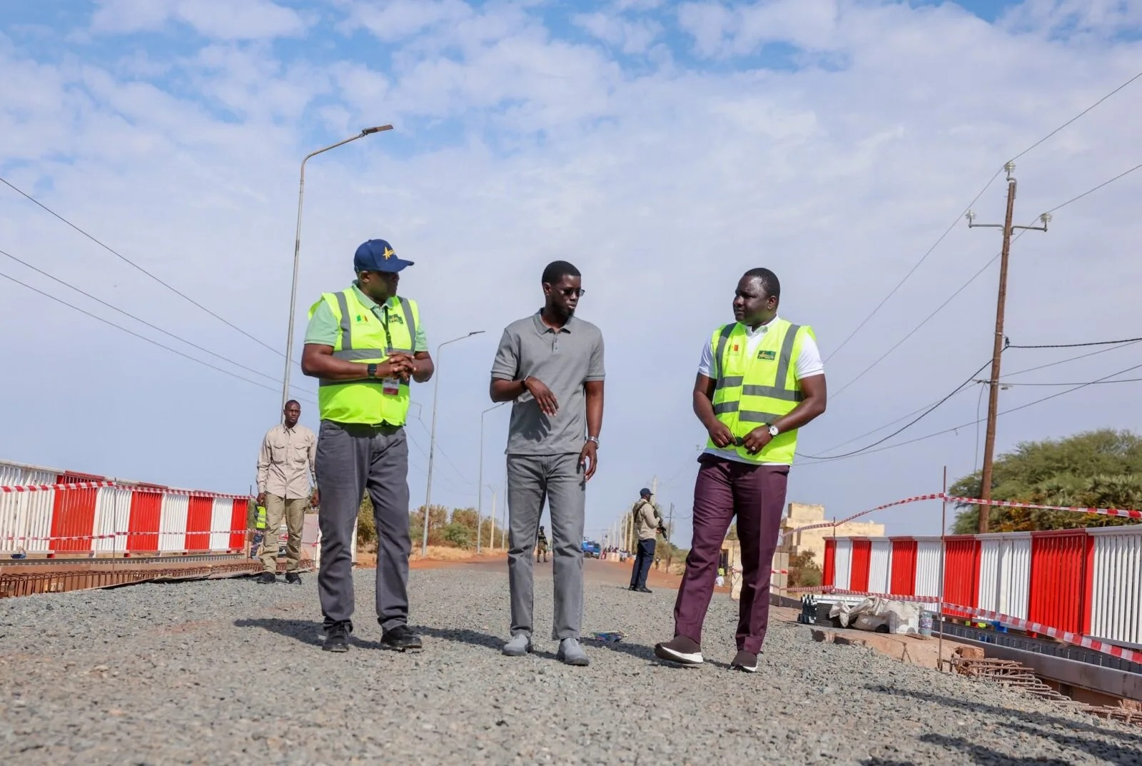 Bassirou Diomaye Faye accélère les projets de logement et lance un plan d’urgence pour les ponts