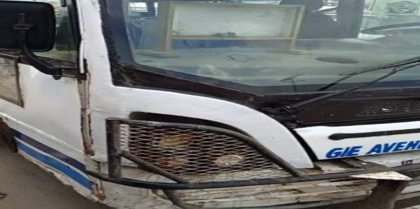 Mamelles : un bus Tata se renverse au rond-point