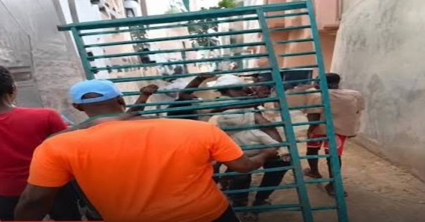 Ouakam : surpris en train de voler une barrière routière