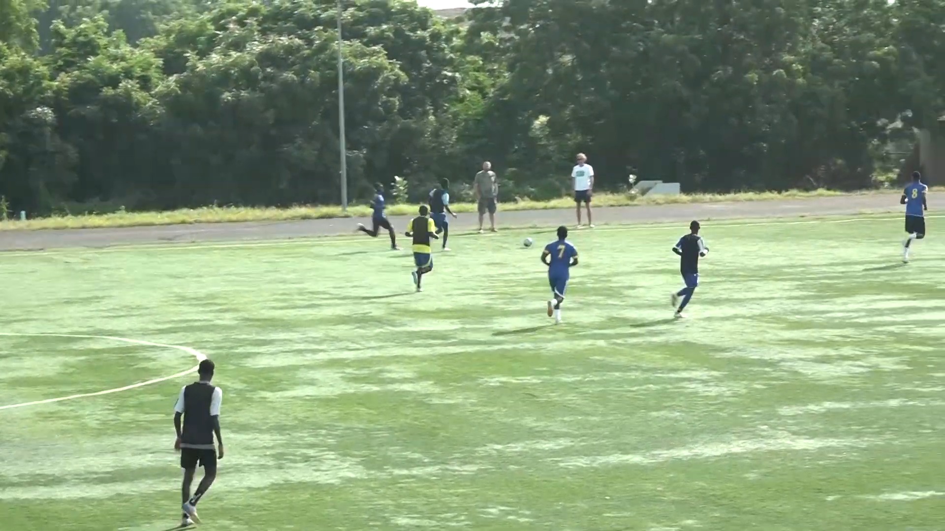 Les jeunes footballeurs en action pendant la détection à Thiès. Capture vidéo : Thiesinfo TV, 20 octobre 2026.