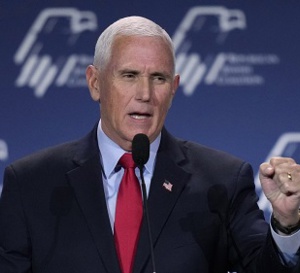 Élections américaines : Mike Pence annonce sa candidature et affrontera Donald Trump