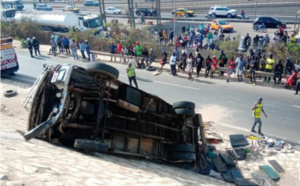 Accident près du Technopole : Un car “Ndiaga-Ndiaye” se renverse, 30 blessés dont 7 graves