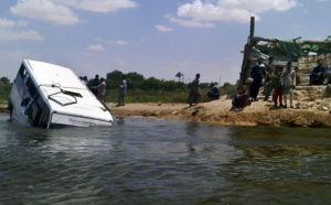 Tragédie en Égypte : Un bus plonge dans le Nil, au moins dix morts