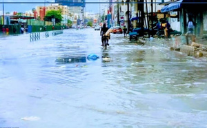 🌧️ Dakar : de fortes pluies paralysent la circulation au centre-ville