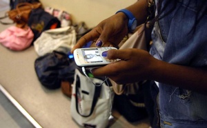Téléphones portables interdits dans les écoles et lycées dès la rentrée prochaine