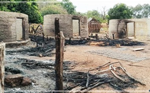 Saraya : un feu mystérieux ravage une dizaine d’habitations à Wamba