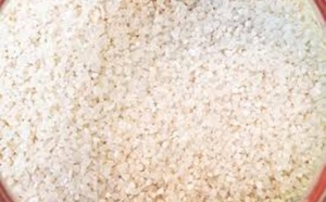 Riz brisé : l’État impose la baisse des prix