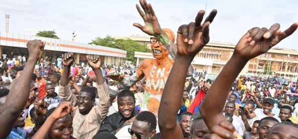 Des Sénégalais au Niger manifestent contre l’intervention militaire de la CEDEAO