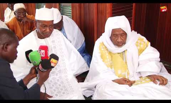 Visite de courtoisie à Mbour: Le Gouverneur Oumar Mamadou Baldé effectue sa prière du vendredi à la grande mosquée feu Thierno Mouhamadou Mansour Barro