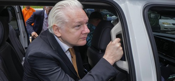 Julian Assange plaide coupable et quitte la salle d’audience en homme libre: voici ce que l’on sait