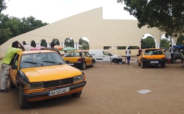 Thiès : les chauffeurs de taxi interpellent les autorités sur l’état dégradé des routes